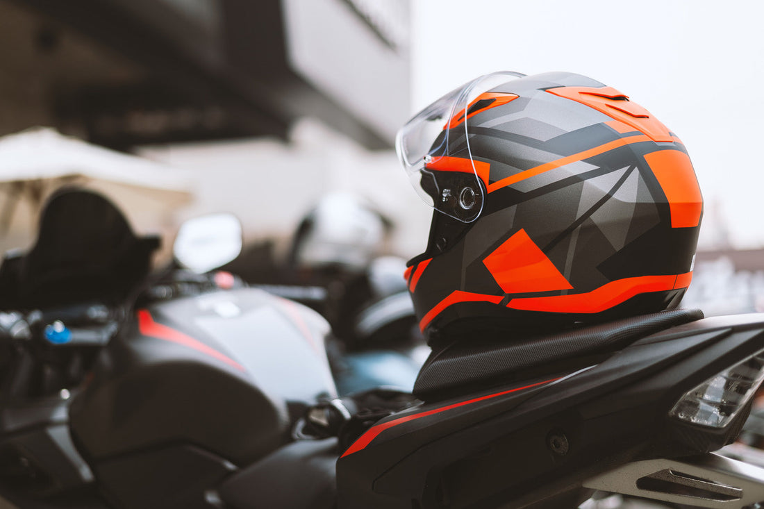 8 Tips to stay safe while motorcycling ๐๏ธ๐จ